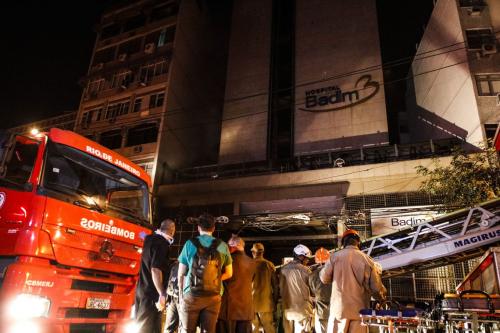 Incêndio em hospital no Rio deixa pelo menos dez mortos Incêndio em hospital no Rio deixa pelo menos dez mortos