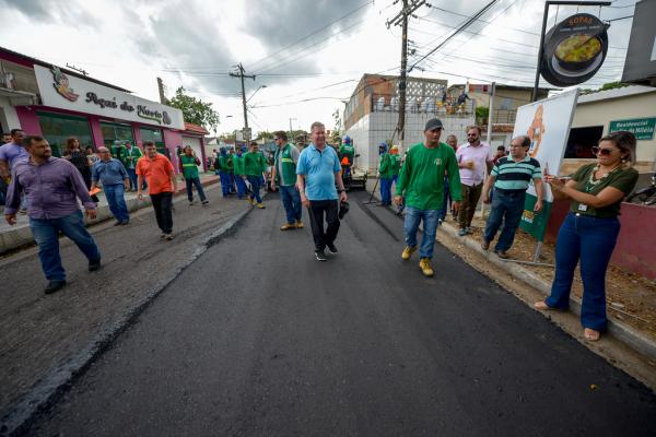 Prefeito lança ‘Requalifica 3’ com meta de recapear 121 ruas em Manaus Prefeito lança ‘Requalifica 3’ com meta de recapear 121 ruas em Manaus