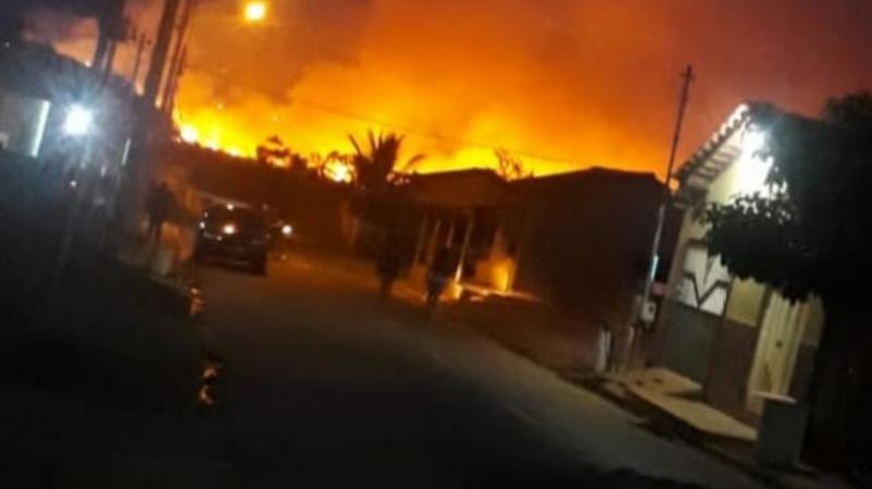 Incêndio perto da Transamazônica deixa moradores de Itaituba assustados Incêndio perto da Transamazônica deixa moradores de Itaituba assustados