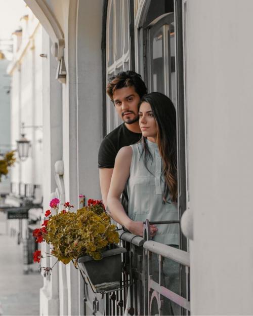 Em passeio de balão Luan Santana pede namorada em casamento Em passeio de balão Luan Santana pede namorada em casamento