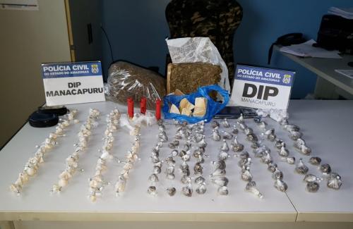 Polícia apreende 200 trouxinhas de drogas e munições em Manacapuru Polícia apreende 200 trouxinhas de drogas e munições em Manacapuru