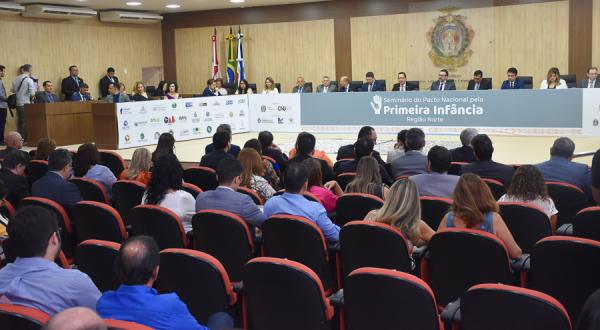 MP/AM assina Pacto Nacional pela Primeira Infância com outras 25 instituições MP/AM assina Pacto Nacional pela Primeira Infância com outras 25 instituições