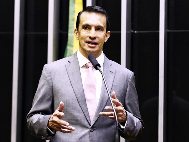 Sidney vai a Aneel e ao MPF denunciar Amazonas Energia por retaliação a consumidores Sidney vai a Aneel e ao MPF denunciar Amazonas Energia por retaliação a consumidores