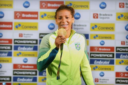 Campeã olímpica Rafaela Silva se defende de acusação de doping Campeã olímpica Rafaela Silva se defende de acusação de doping