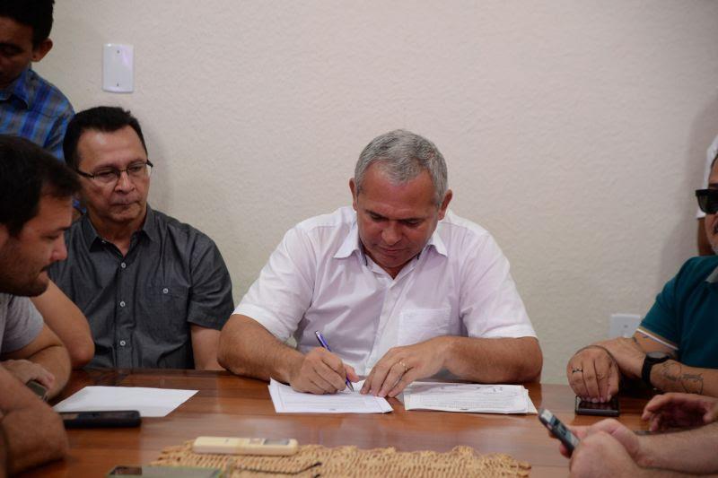 Prefeito assina ordem de serviço para melhorias na infraestrutura e abastecimento de água, em Santarém Prefeito assina ordem de serviço para melhorias na infraestrutura e abastecimento de água, em Santarém