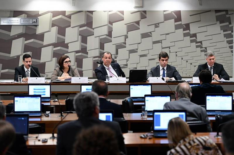 CAE aprova quatro indicados ao Cade e nomes vão ao Plenário CAE aprova quatro indicados ao Cade e nomes vão ao Plenário