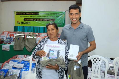 Prefeito de Maués entrega kits para agente comunitários de saúde Prefeito de Maués entrega kits para agente comunitários de saúde