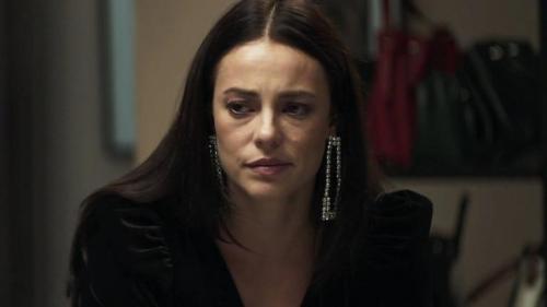 A Dona do Pedaço: Vivi levará 'bolada' na cara após criticar receita de Abel A Dona do Pedaço: Vivi levará 'bolada' na cara após criticar receita de Abel