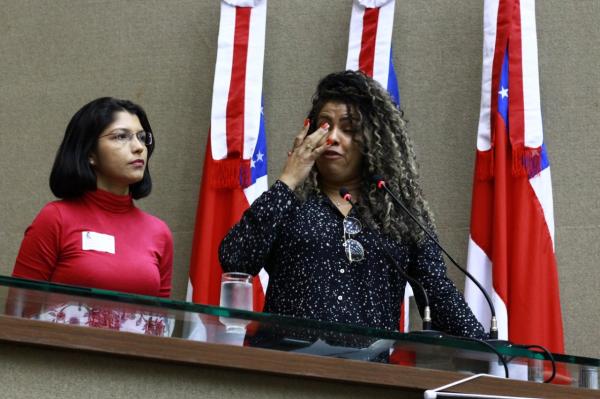 Mãe de aluna de colégio PM diz que filha foi convidada para 'encontro sexual' com diretor Mãe de aluna de colégio PM diz que filha foi convidada para 'encontro sexual' com diretor