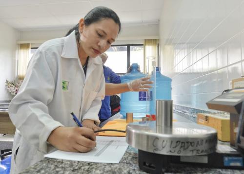 Operação H2O fiscaliza garrafões de água mineral em Manaus Operação H2O fiscaliza garrafões de água mineral em Manaus