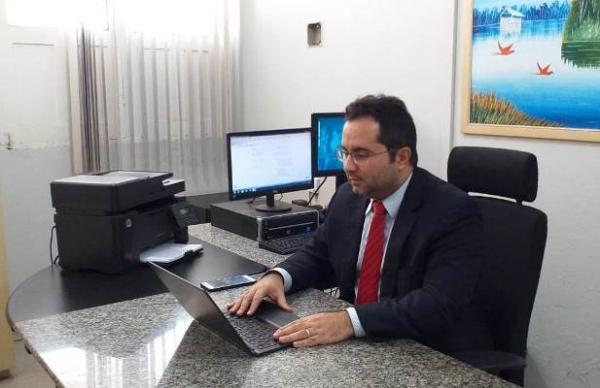 Juiz de Novo Airão decreta internação de adolescentes que praticaram assalto na cidade Juiz de Novo Airão decreta internação de adolescentes que praticaram assalto na cidade