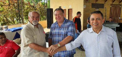 Anderson leva irmãos Lins na 'lábia' com pesquisas fakes e se filia no PP Anderson leva irmãos Lins na 'lábia' com pesquisas fakes e se filia no PP