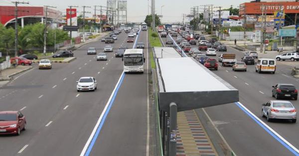 TJAM mantém faixa azul, exclusiva para ônibus, em Manaus TJAM mantém faixa azul, exclusiva para ônibus, em Manaus