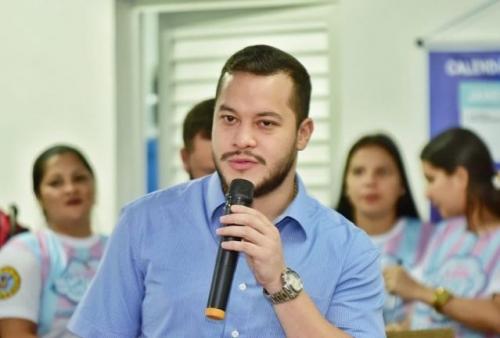 Adail Filho consegue licença da Prefeitura de Coari e ainda se livra de CPI Adail Filho consegue licença da Prefeitura de Coari e ainda se livra de CPI