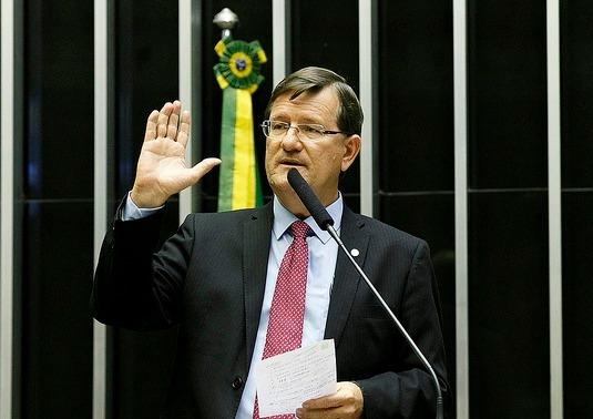 Após veto de Bolsonaro, José Ricardo quer garantir psicólogos e assistentes sociais na Constituição Após veto de Bolsonaro, José Ricardo quer garantir psicólogos e assistentes sociais na Constituição