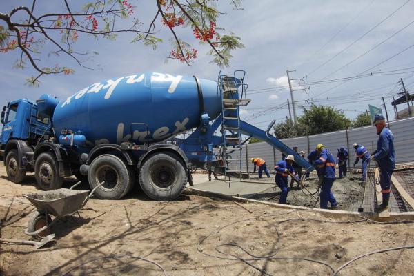Trânsito de Manaus é alterado nas bolas da Samsung e Suframa para obras de recuperação Trânsito de Manaus é alterado nas bolas da Samsung e Suframa para obras de recuperação