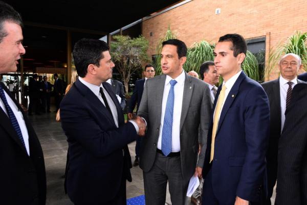 Sidney Leite pede a Moro ação rígida na fronteira e medidas no combate à violência no AM Sidney Leite pede a Moro ação rígida na fronteira e medidas no combate à violência no AM