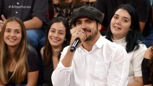 Caio Castro manda beijo para Grazi na gravação do 'Altas Horas'; vídeo Caio Castro manda beijo para Grazi na gravação do 'Altas Horas'; vídeo