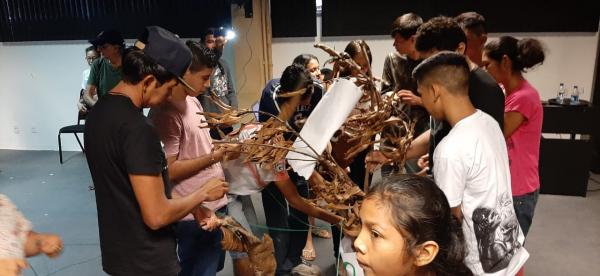 Em Parintins, alunos do Liceu de Artes realizam exposição no Bumbódromo Em Parintins, alunos do Liceu de Artes realizam exposição no Bumbódromo
