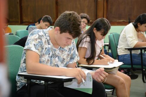 SIS 2019: estudantes do ensino médio buscam uma vaga na UEA SIS 2019: estudantes do ensino médio buscam uma vaga na UEA