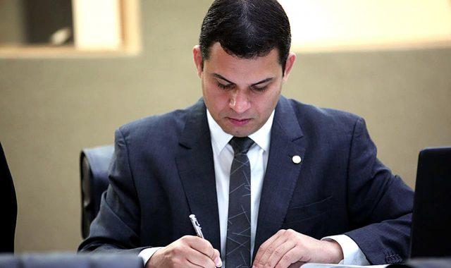 Saullo Vianna pede explicações à AM Energia sobre aumento das contas no interior Saullo Vianna pede explicações à AM Energia sobre aumento das contas no interior