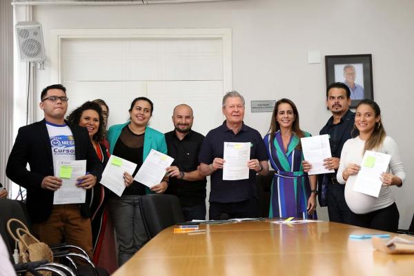 Prefeitura assina termo de cooperação que oferece mais de mil vagas para cursos de qualificação Prefeitura assina termo de cooperação que oferece mais de mil vagas para cursos de qualificação