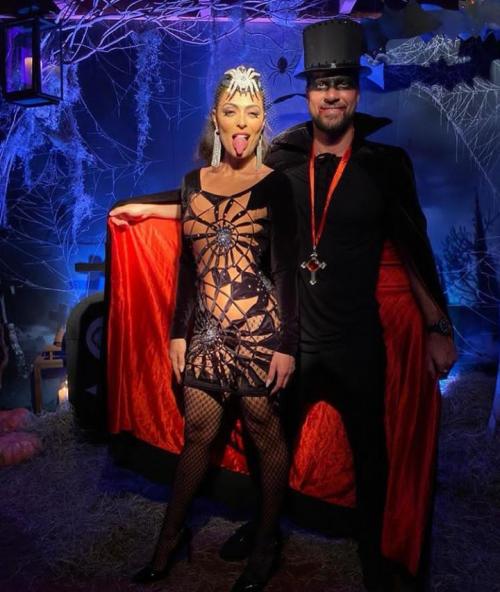 Juliana Paes usa look transparente em festa de Halloween da cantora Anitta Juliana Paes usa look transparente em festa de Halloween da cantora Anitta