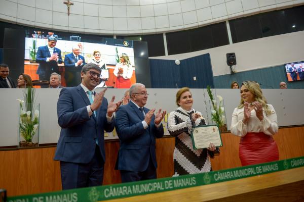 Presidente do TCE-AM recebe medalha de Ouro da Câmara de Manaus Presidente do TCE-AM recebe medalha de Ouro da Câmara de Manaus