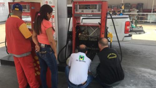 Procon Manaus autua posto por aumento abusivo no preço da gasolina Procon Manaus autua posto por aumento abusivo no preço da gasolina