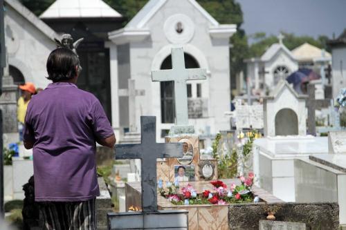 Cemitérios de Manaus recebem 600 mil pessoas no Dia de Finados Cemitérios de Manaus recebem 600 mil pessoas no Dia de Finados