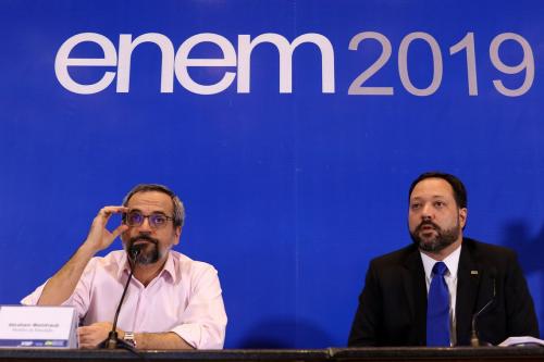 Enem: 1,2 milhão de inscritos faltaram; 376 foram eliminados Enem: 1,2 milhão de inscritos faltaram; 376 foram eliminados