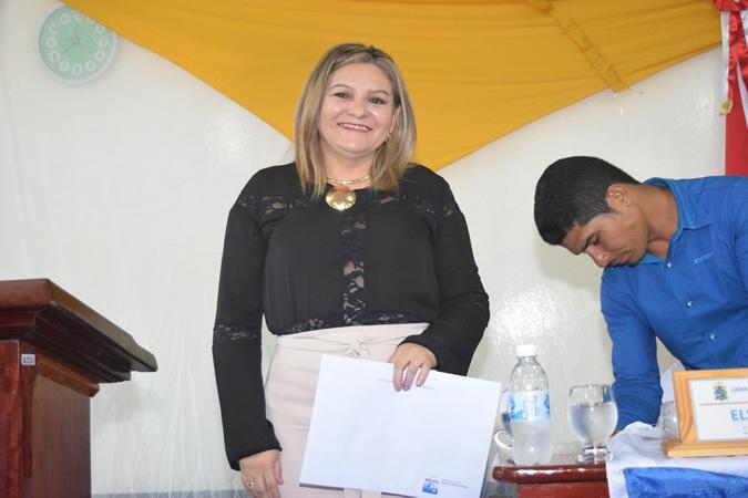 Prefeita suspeita de fraude milionária é mantida afastada do cargo Prefeita suspeita de fraude milionária é mantida afastada do cargo