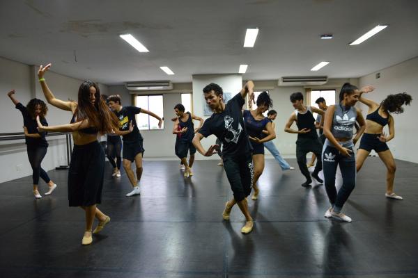 Balé Jovem do Liceu Claudio Santoro estréia no Festival Amazonas de Dança Balé Jovem do Liceu Claudio Santoro estréia no Festival Amazonas de Dança