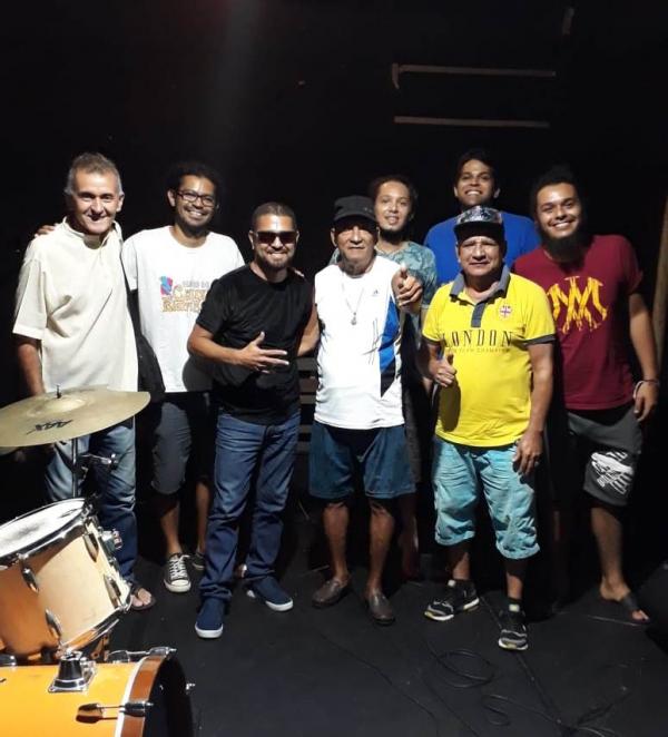 Tacacá na Bossa apresenta show de lançamento do documentário “A Poética dos Beiradões” Tacacá na Bossa apresenta show de lançamento do documentário “A Poética dos Beiradões”