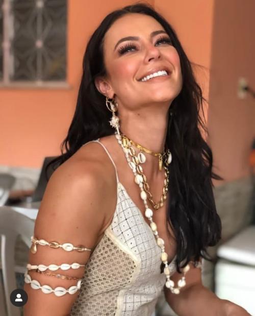 Paolla Oliveira grava clipe da Grande Rio Paolla Oliveira grava clipe da Grande Rio