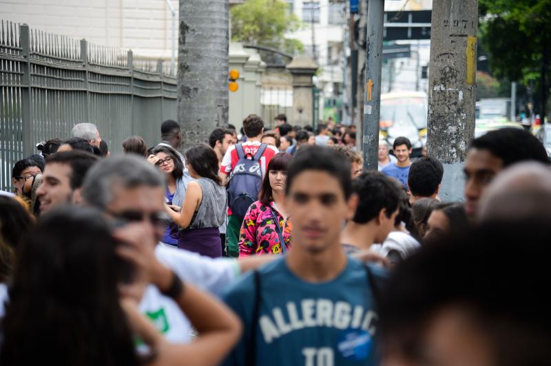 Ônibus gratuitos para estudantes do Pará no dia do Enem, anuncia Helder