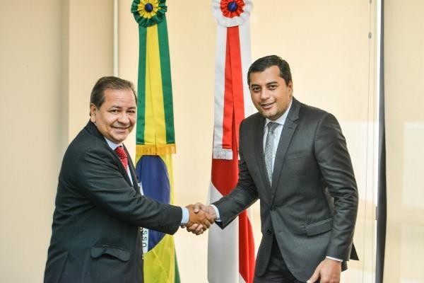 Otávio Gomes toma posse como controlador-geral do AM Otávio Gomes toma posse como controlador-geral do AM