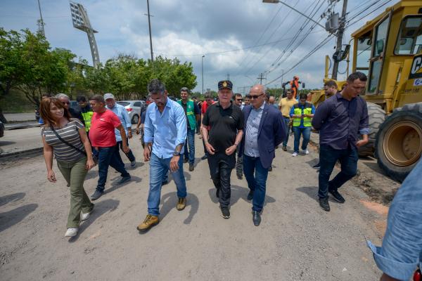 Prefeito vistoria obra da bola da Suframa que está 50% concluída Prefeito vistoria obra da bola da Suframa que está 50% concluída