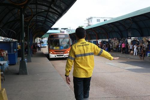 Frota de ônibus de Manaus é reforçada no segundo dia de provas do Enem Frota de ônibus de Manaus é reforçada no segundo dia de provas do Enem