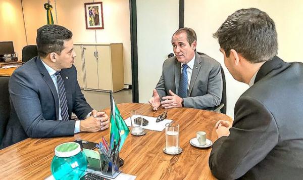 Escolas do AM estão entre beneficiadas por programa cívico-militar Escolas do AM estão entre beneficiadas por programa cívico-militar