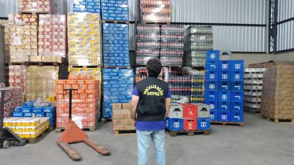 Caminhões com R$ 5 milhões em bebidas, sem nota, apreendidos pela Sefaz/AM Caminhões com R$ 5 milhões em bebidas, sem nota, apreendidos pela Sefaz/AM