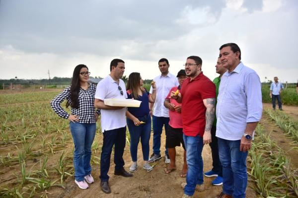 Carlos Almeida assina convênio de R$ 520 mil para agricultores, na Expoita 2019 Carlos Almeida assina convênio de R$ 520 mil para agricultores, na Expoita 2019