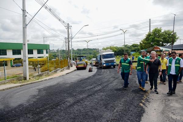 Prefeito de Manaus vistoria obras de recapeamento do Requalifica 2 e 3 Prefeito de Manaus vistoria obras de recapeamento do Requalifica 2 e 3