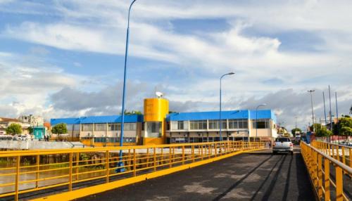 Risco de desmoronamento fecha também prédio do porto de Parintins Risco de desmoronamento fecha também prédio do porto de Parintins