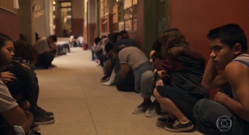 Em 'Amor de Mãe', cena de tiroteio na escola repercute na internet: 'realidade do país' Em 'Amor de Mãe', cena de tiroteio na escola repercute na internet: 'realidade do país'