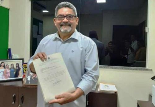 Presidente da Câmara de Presidente Figueiredo é o novo prefeito Presidente da Câmara de Presidente Figueiredo é o novo prefeito