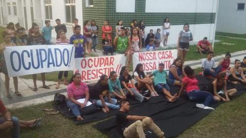 Sem acesso a residência universitária, acadêmicos da UFAM podem abandonar faculdade Sem acesso a residência universitária, acadêmicos da UFAM podem abandonar faculdade