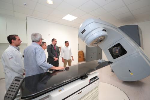 Em visita a FCecon, Wilson garante fim da fila de espera por radioterapia no AM Em visita a FCecon, Wilson garante fim da fila de espera por radioterapia no AM
