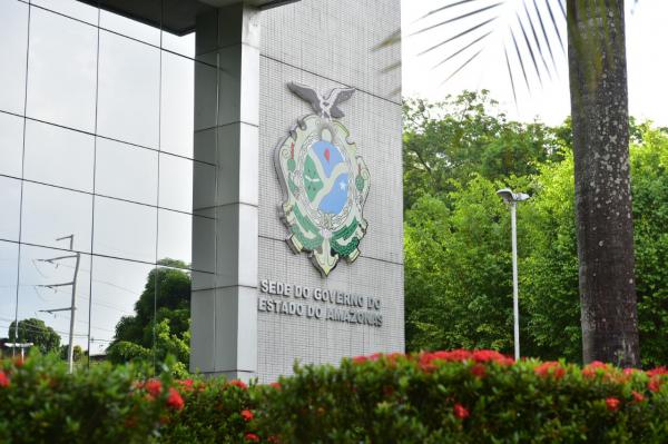 Governo do AM vai pagar R$ 8,4 milhões para 3,3 mil enfermeiros e técnicos terceirizados Governo do AM vai pagar R$ 8,4 milhões para 3,3 mil enfermeiros e técnicos terceirizados