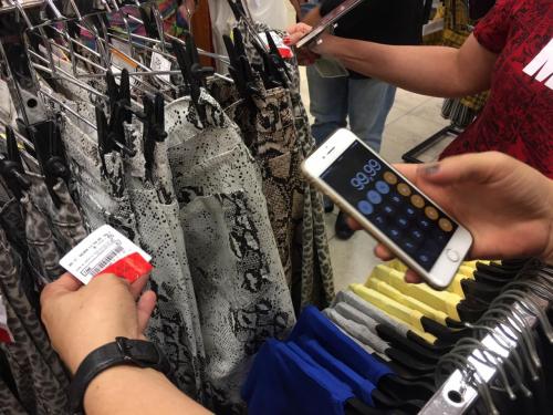 Defensoria e órgãos de defesa do consumidor fiscalizam 'Black Friday' em shopping de Manaus Defensoria e órgãos de defesa do consumidor fiscalizam 'Black Friday' em shopping de Manaus